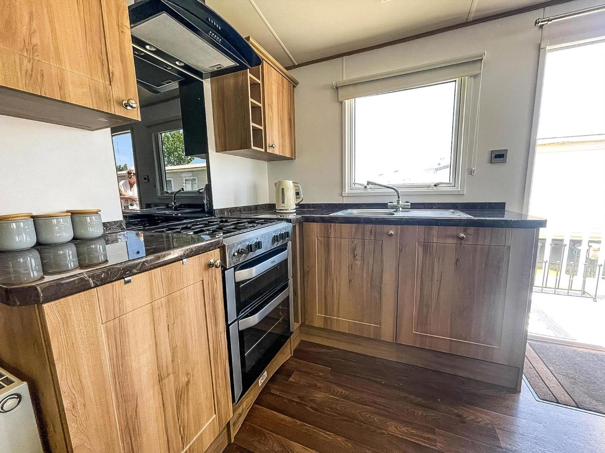 Beautiful Caravan With Decking At Carlton Meres Holiday Park, Suffolk Ref 60022M Saxmundham Zewnętrze zdjęcie