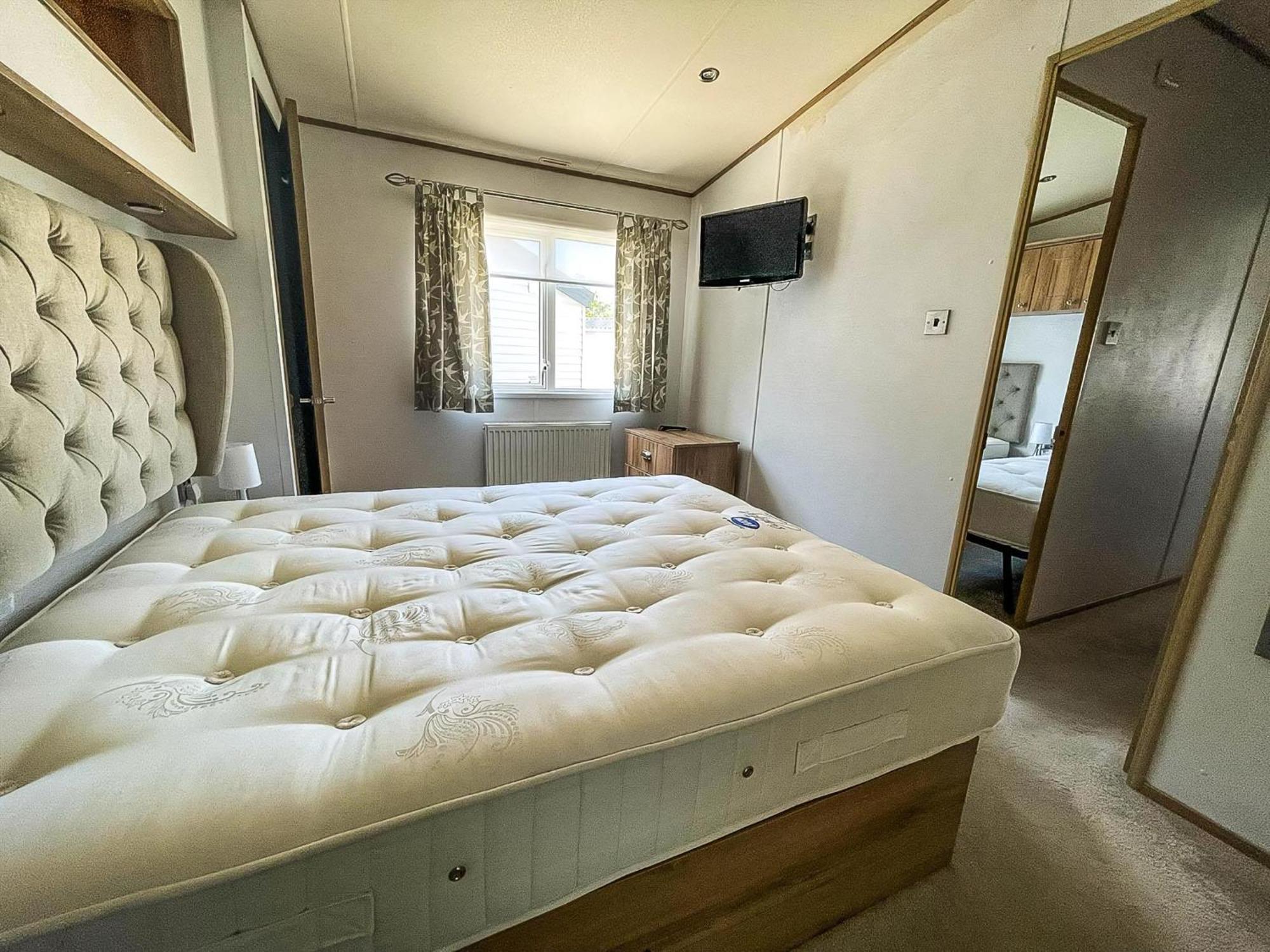 Beautiful Caravan With Decking At Carlton Meres Holiday Park, Suffolk Ref 60022M Saxmundham Zewnętrze zdjęcie
