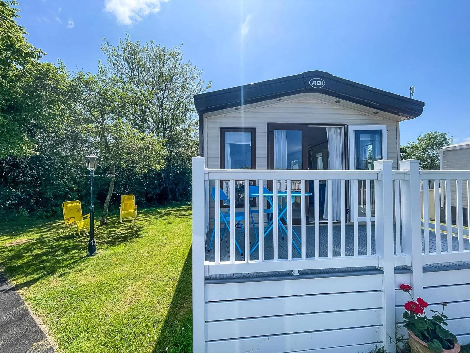 Beautiful Caravan With Decking At Carlton Meres Holiday Park, Suffolk Ref 60022M Saxmundham Zewnętrze zdjęcie