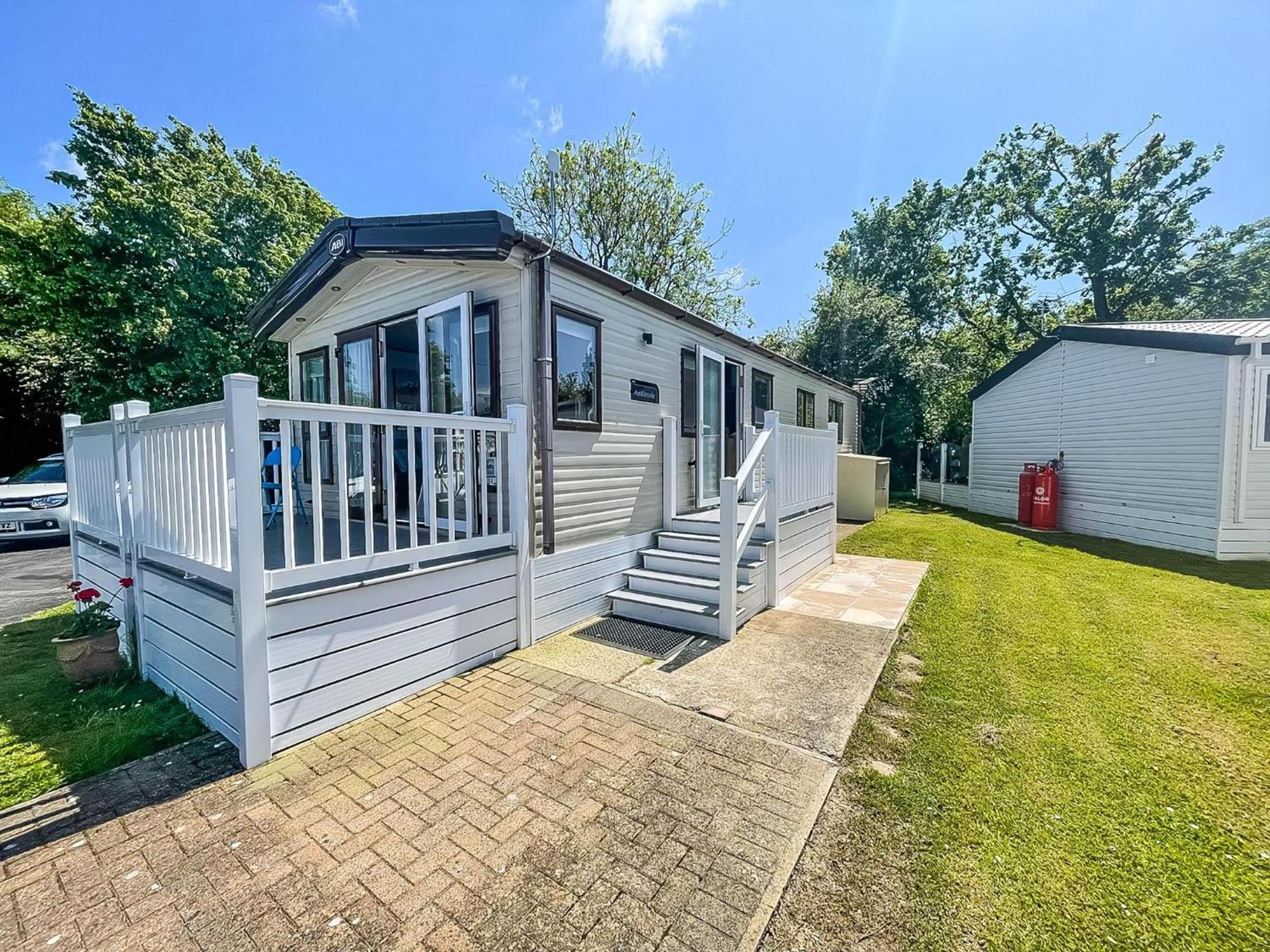 Beautiful Caravan With Decking At Carlton Meres Holiday Park, Suffolk Ref 60022M Saxmundham Zewnętrze zdjęcie