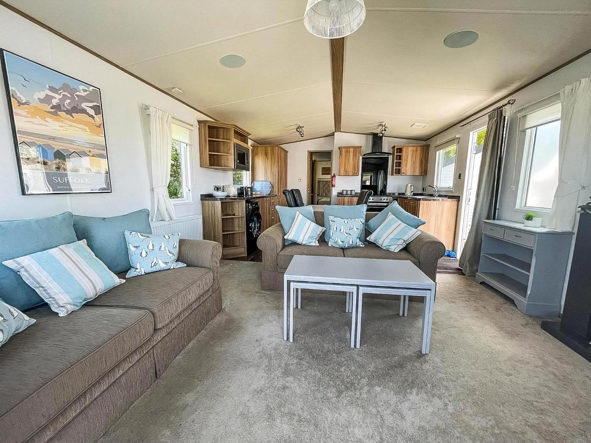 Beautiful Caravan With Decking At Carlton Meres Holiday Park, Suffolk Ref 60022M Saxmundham Zewnętrze zdjęcie