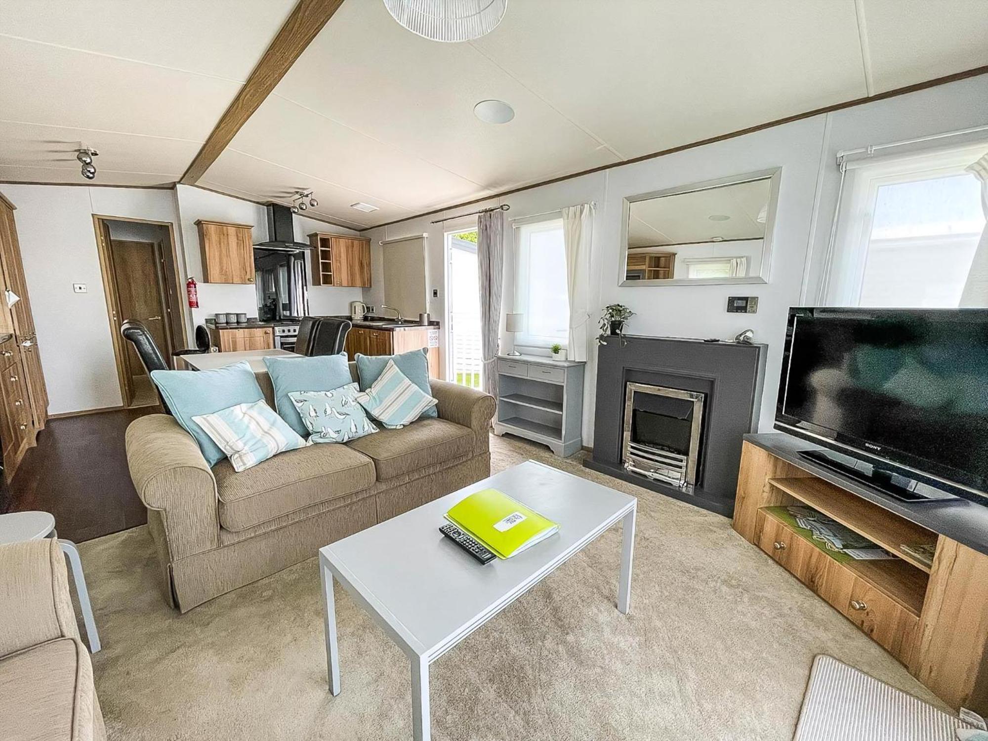 Beautiful Caravan With Decking At Carlton Meres Holiday Park, Suffolk Ref 60022M Saxmundham Zewnętrze zdjęcie