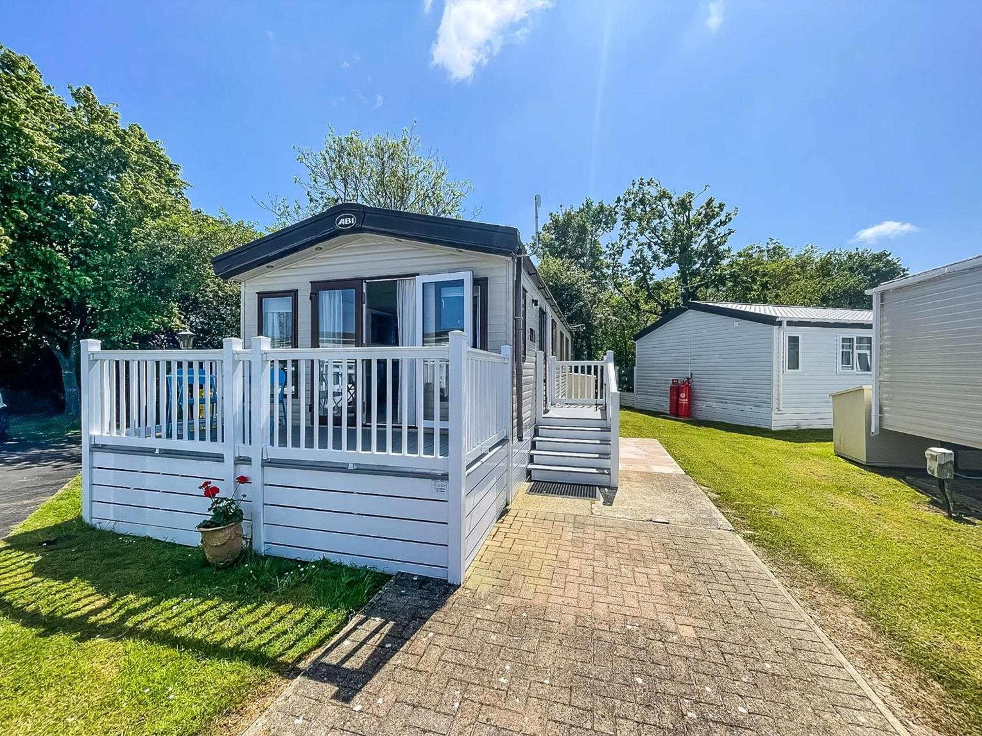 Beautiful Caravan With Decking At Carlton Meres Holiday Park, Suffolk Ref 60022M Saxmundham Zewnętrze zdjęcie